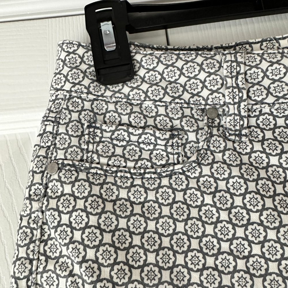 Capris - Picture 3 of 9